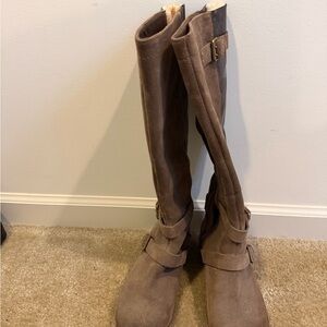 UGG Chestnut Brown Shearling-Lined Boot Interior View